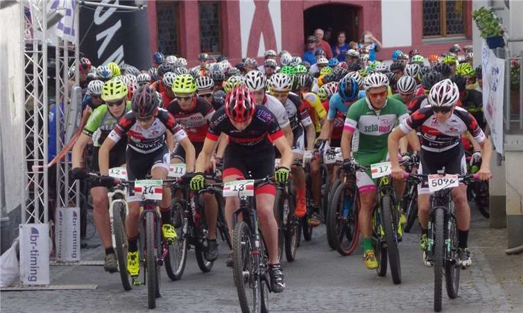 Startschuss: auf die Plätze, fertig, los.Quelle: Tus Rhens