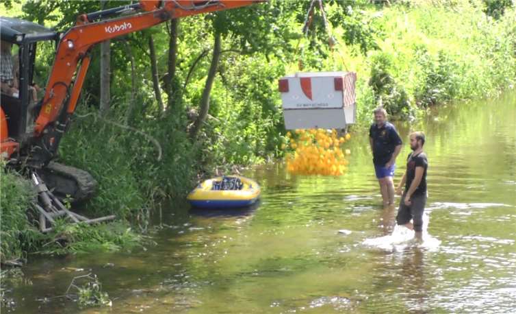 Startschuss für die insgesamt 487 Teilnehmer des 18. Entenrennens in Mayschoß. Fotos: CF