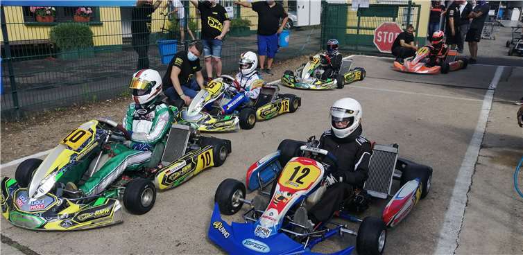 Startvoraufstellung zum Rennen.Fotos: MSC Adenau