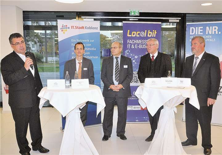 Statements zur Ausstellungseröffnung (v.l.): Götz Piwinger, Prof. Dr. Thomas Marx, Jürgen Czielinski, Prof. Dr. Joachim Hofmann-Göttig, Manfred Sattler.