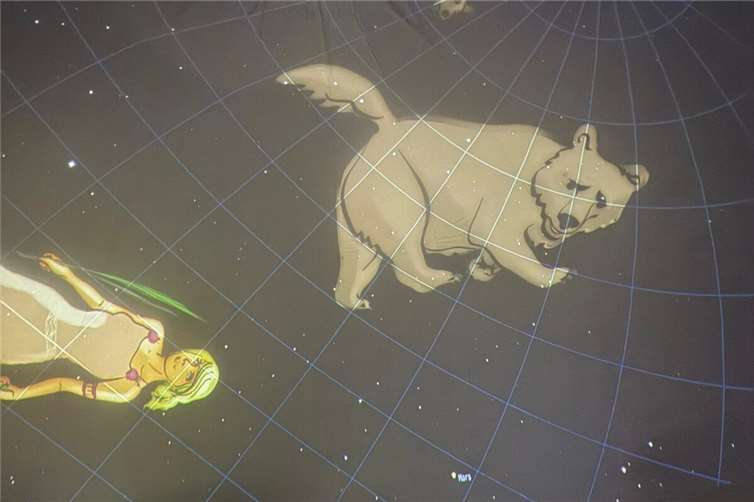 Statt Sternbildern und Raketenflug wartete auf die Kinder eine ganz besondere Geschichte. Foto: Darinka Schnitzer