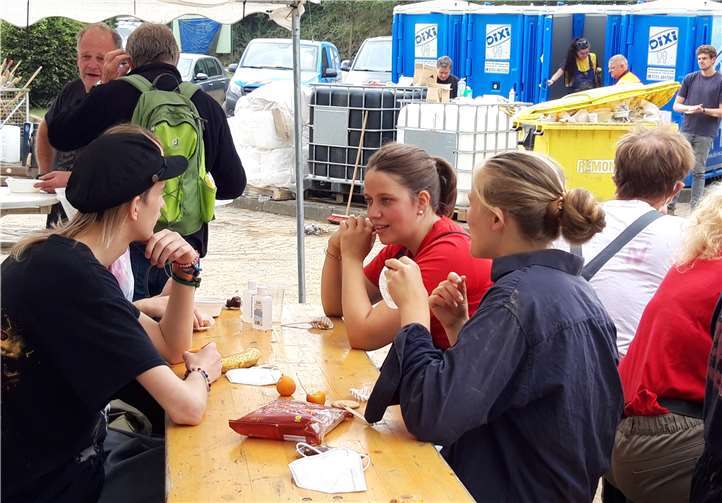 Statt zu einer geplanten Segelfreizeit, ging es zum Helfen.