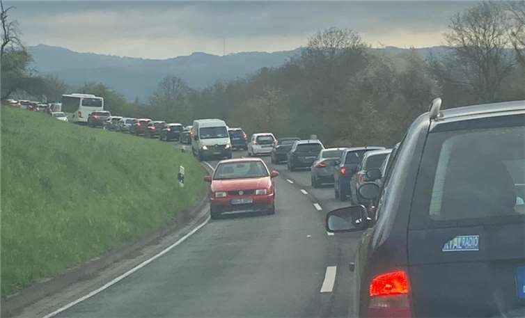 Stau auf der K44.  Foto: CF