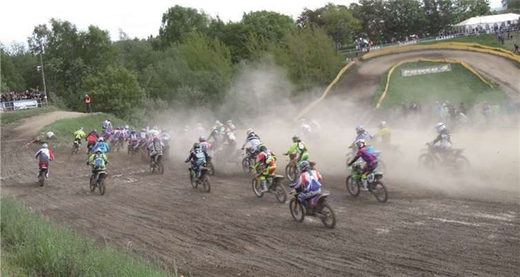 Staubiges Vergnügen - das Rennen der Senioren in Kleinhau.privat