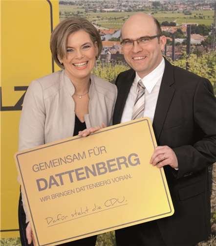 Stefan Betzing und Julia Klöckner machen Aufnahmen für Dattenberg. privat