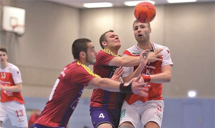 Stefan Brinkmann beim Abspiel des Balles. privat