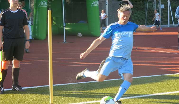 Stefan Engels beim Eckball.