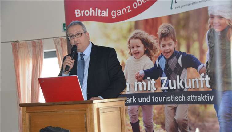 Stefan Friedsam begrüße die Gäste desGewerbevereins Kempenicher Land e.V.