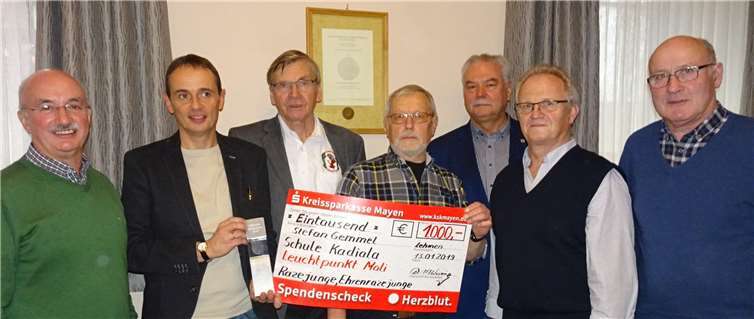 Stefan Gemmel (2.v.li.) im Kreise seiner Razejunge.Privat