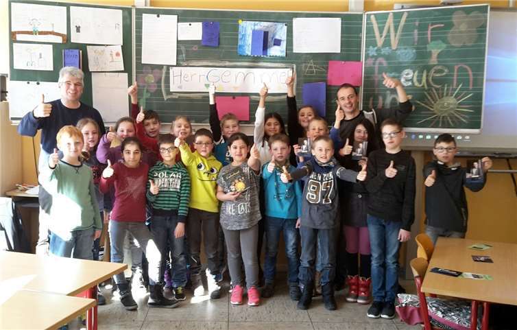 Stefan Gemmel (hinten re.) war schon zum wiederholten Mal in Lehmen zu Gast. privat