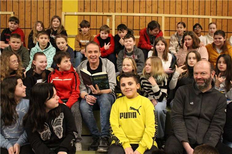 Stefan Gemmel weckte mit seinen Geschichten die Leselust in den Schülern der Untermosel. Quelle: Realschule plus und FOS Untermosel