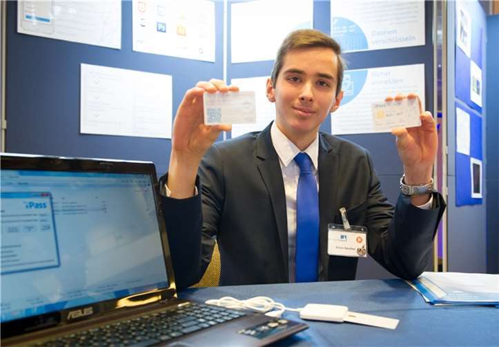 Stefan Genchev (16) vom Galabov-Gymnasium Sofia (Bulgarien) errang im Regionalwettbewerb Jugend forscht Bonn/Köln den ersten Platz in der Sparte Mathematik/InformatikVolker Lannert/Uni Bonn