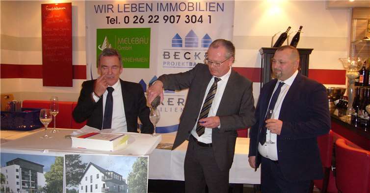 Stefan Kronimus (Vorstand der Voba Gebhardshain), Besim Hasani (Bauunternehmer Melebau GmbH), Michael Becker (Becker-Projektbau GmbH). oto: privat