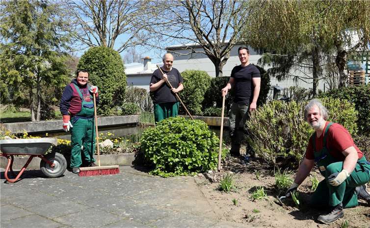 Stefan Laux, Mitarbeiter der CW Polch (2.v.R.) mit seiner neuen Mannschaft. Foto: Caritas Werkstätten, Polch