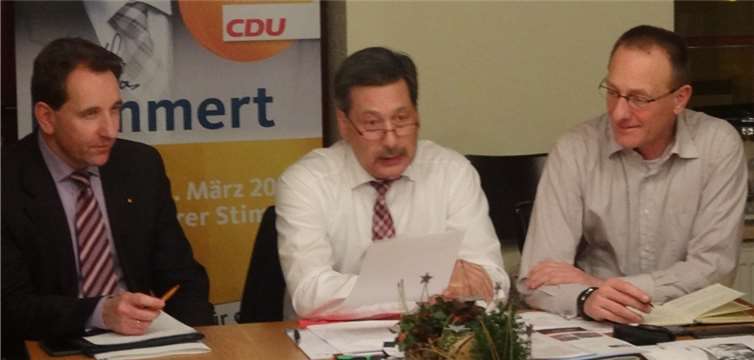 Stefan Lenz – Geschäftsführer Turnverband Mittelrhein – gab detaillierte Einblicke in die Welt des Sports vor Ort. Eingerahmt v.l.: Matthias Lammert, MdL und Günter Groß.privat