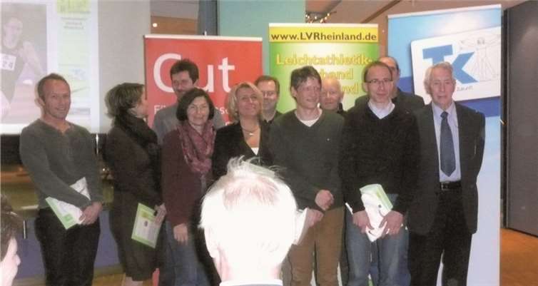 Stefan Malewski, M50 (LG Maifald-Pellenz) (vorne, 3.v.r.) erreichte den ersten Platz bei den Deutschen Senioren-Hallen-Meisterschaften im 400m-Lauf und wurde Deutscher Meister 2013. privat