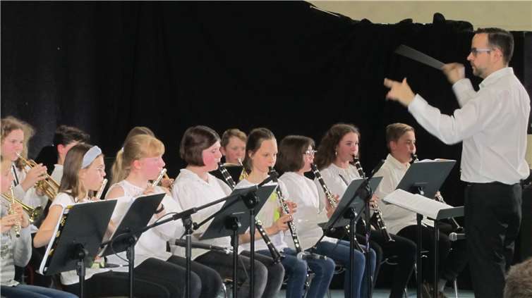 Stefan Noß (rechts) dirigierte die Bläsergruppe 6.Foto: Sandra Rosa