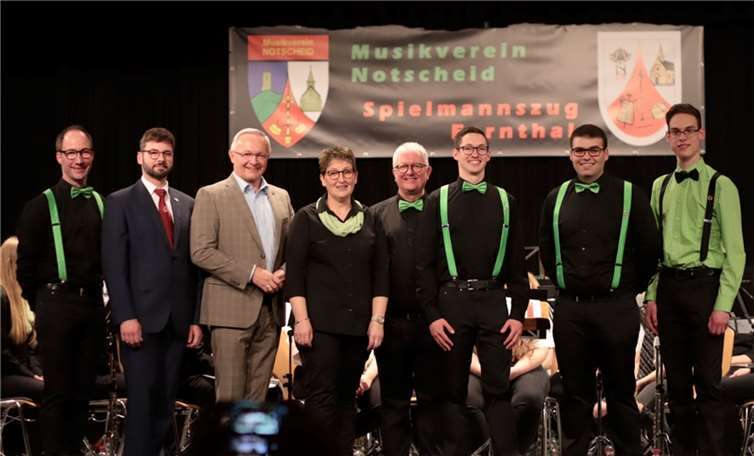 Stefan Plag, Thorsten Esser, Achim Hallerbach, Helga Plag, Wilfried Schützeichel, Markus Over, Christoph Schützeichel, Jannik Raskob (v.li.). Foto: Julia Junior