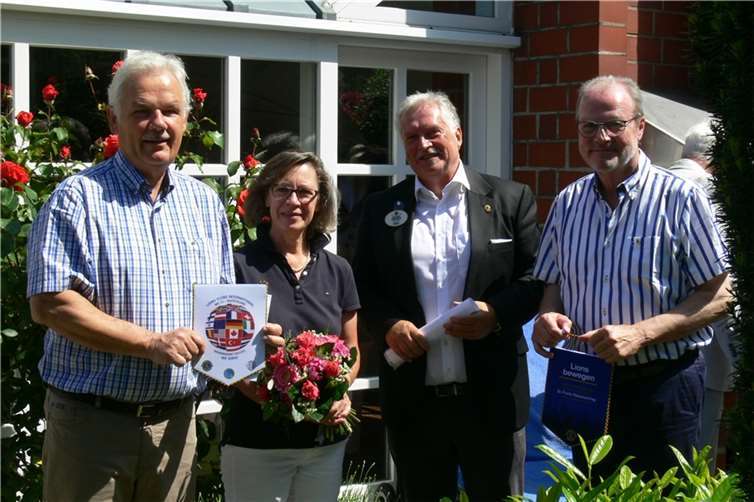 Stefan Raetz (l.), Birgitta Raetz (2. l.), Dr. Frank Rabenschlag (2. r.); Michael F. Firmenich (r.). Fotos: privat