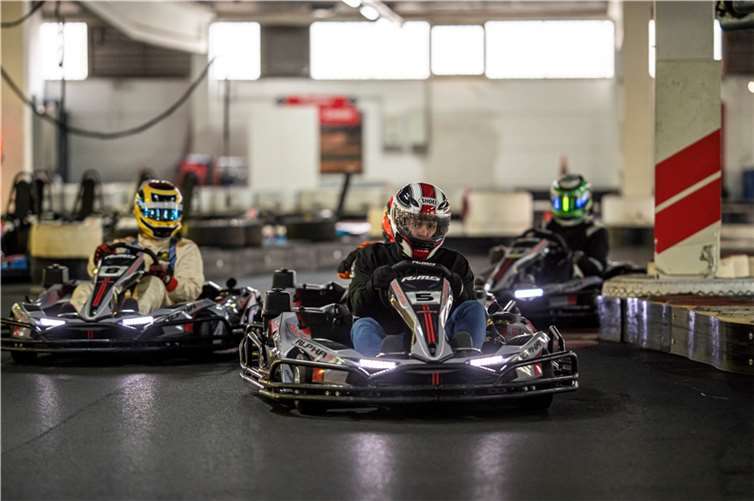 Stefan Rheindorf im Positionskampf.