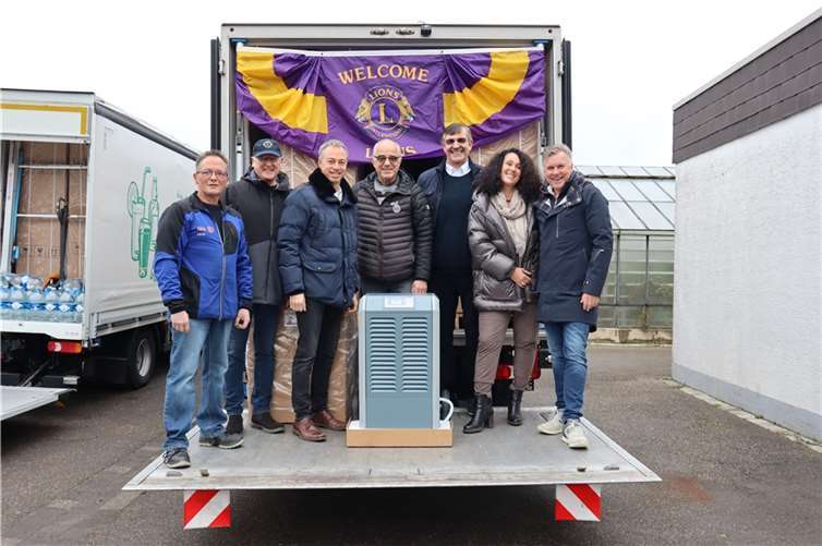 200 Bautrockner fürs Ahrtal: Beschaffung mit Hindernissen Stefan Schultheis (Tafel Koblenz), Martin Schäfer (LC Vallendar), Michael Merz (Fluthilfe Kannenbäckerland), Jürgen Scholz (Blaulichtgruppe), Peter Ebeling (LC Koblenz Rhein-Mosel), Dr. Iris Kocak-Laue (LC Koblenz Sophie von La Roche), Bernd Wieczorek (LC Koblenz). Fotos: privat