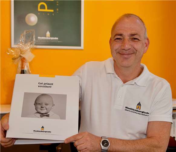 Stefan Simon führt die neu eröffnete Generalvertretung der „Mecklenburgischen“ in der Bad Neuenahrer Telegrafenstraße. Eine umfassende, auf die persönliche Situation abgestimmte Betreuung seiner Kunden steht für den Versicherungsexperten im Mittelpunkt. KG