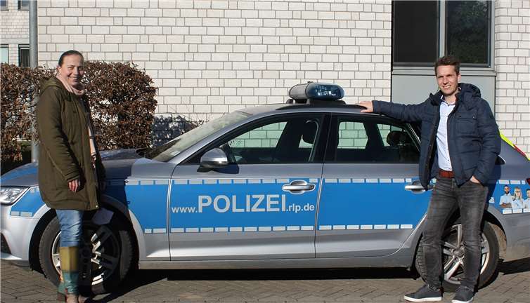 Stefani Jürries und Pascal Rowald bei einem kurzen Treffen zum Kennenlernen. Der inhaltliche Austausch fand pandemiebedingt per Telefon statt.Foto: Volker Thehos