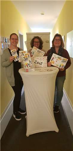 Stefanie Lange, Lisa Scharrenbach und Anja Zeitu, alle tätig im sozialen Sektor, haben die Notwendigkeit für mehr Zeit im Leben junger Familien erkannt. Foto: Kath. Familienbildungsstätte Andernach e.V.