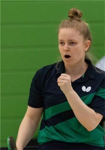 Steffi Hoffmann zeigt sinnbildlich den Einsatz der gesamtem Mannschaft. Foto: privat