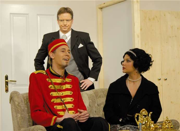 Stehen auch im Jahr 2013 wieder gemeinsam auf der Bühne: Alexander Mäurer, Horst Hohn und Linda Matuschek (hier beim Stück „Othello darf nicht platzen“ im Jahr 2012). GH