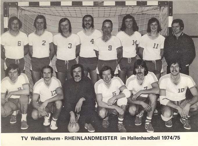 (Stehend v.l.) Heinz Hennes, Werner Meyer, Hans-Peter Ahlich, Helmut Herrmann, Ludwig Koch, Norbert Stauch, Klaus Sauser, Trainer Gerhard Israel. (Kniend v.l.) Norbert Milz, Friedhelm Martin, Karl-Heinz („Kucki“) Kohl, Willi Hecken, Hans-Werner Müller, Rolf Hergenhahn.  Privat