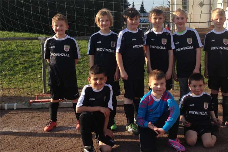 Stehend v.l.: Ricardo Linares, Fynn Fleischer, Luca Svetenleov, Jason Keyßner, Leon Sternitzke, Ilja Sihvart. Kniend v.l.: Bervan Dede, Natan Drozdalski und David Pinto-Schmitt.privat