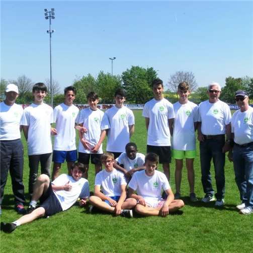 Stehend v.li.n.re.: Realschullehrer Harald Reif, Nico Schnapp, Daut Krasnici, Steven Schäfer, Rene Rünz, Ghazi Ali, Collin Kremer, Trainer Peter Reif und Trainer Franz-Josef Baulig. Vorne v.li.n.re.: Joshua Weiß, Leon Herbel, Jonathan Kreller und Maurice Leufgen. privat