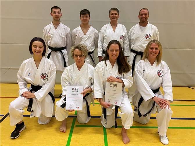 Stehend v.l.n.r.: Miguel Herder, Jan Eul, Franz Heft, Patrick Boger; knieend: Mariella Staudt, Andrea Bücher, Claudia Eich, Eva Boger  Foto: KC Puderbach