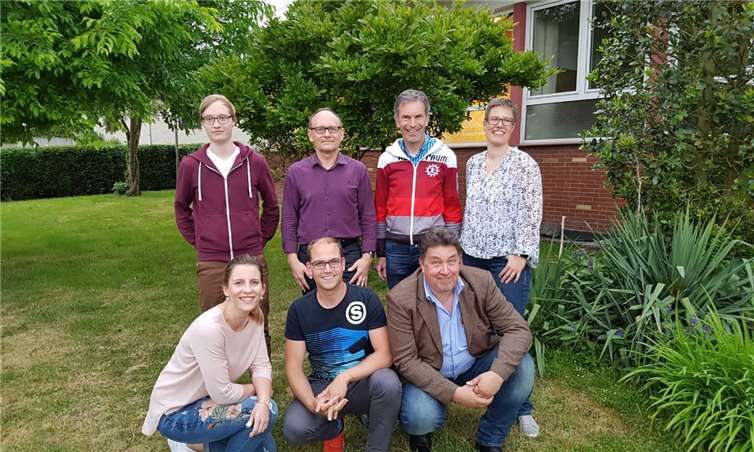 Stehend (v.l.n.r.): Niklas Hoffmann (Schatzmeister), Norbert Pawelzik (1. Vorsitzender), Norbert Rausch (Beisitzer),Julia Schörg (Beisitzerin); vordere Reihe (v.l.n.r.): Theresa Scholz (Beisitzerin), Tobias Milz (Geschäftsführer), Guido Reuter (2. Vorsitzender). privat