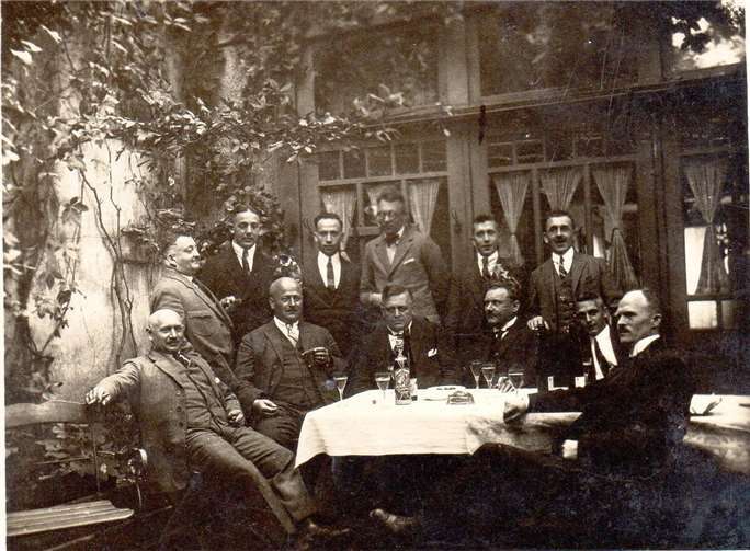 Stehend v.l.n.r.: Stephan Schmitz, Hermann Reuter, Ignaz Luchs, Walter Werner, Matthias Olligschläger, Ludwig Valentin.Sitzend: v.l.n.r.: Adam Bachem, Josef Hoellen, Karl Werner, Dr.Schmitz(Gast aus Brasilien), Werner Immendorf, Ignaz Lohmer.  Fotos: privat