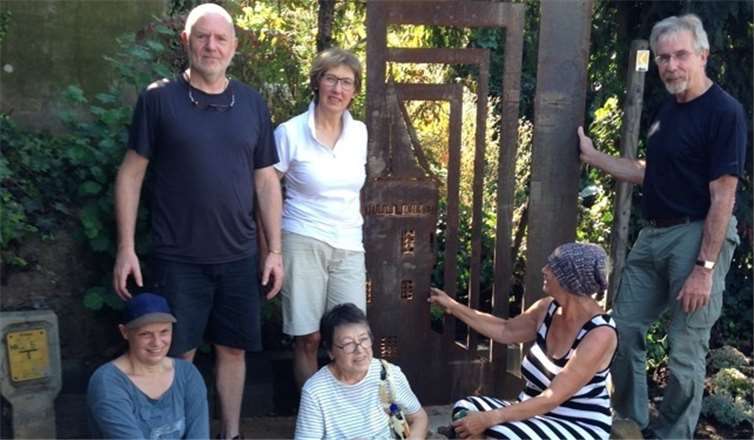 Stehend von links: Didi Pörzgen ,Barbara Bussmann, Bürgermeister Dr. Hans-Georg Faust. Sitzend von links: Silvia Pörzgen, Ilse Over, Elfriede Lützler. Es fehlt Dieter Lehmann.privat