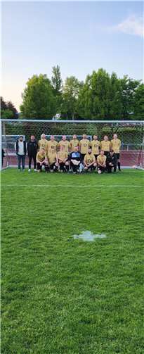 Stehend von links nach rechts: Christian Dott, Marco Alexandra, Christoph Barth, Ralf Jakobs, Matthias Krapick, Dennis Hild, Timo Rippel, Johannes Fondel, Peter Baur, Alexander Eberz; Kniend von links nach rechts: Johannes Mohr, Kai Bender, Christoph Müller, Pascal Rudorfer, Malte Heins, Simon Sauer, Thomas Pung  Foto: privat