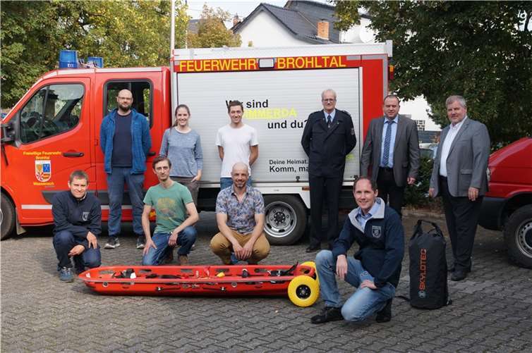 Stehend von rechts: Bürgermeister Manfred Sattler (Gemeinde Wassenach) Bürgermeister Johannes Bell (VG Brohltal) 1. Stellv. Wehrleiter Nils Schröer (VG Brohltal). Knieend: ganz rechts: Matthias Schmidgen (Förderverein FF Wassenach), 1.v.l. Wehrführer Manuel Friedrich (Wassenach) 2.v.l. Peter Grabowitz (Sprecher Boulderer).Foto: Privat