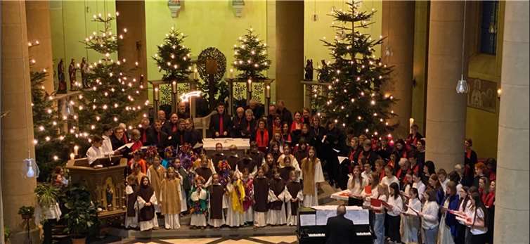 Stehende Ovationen für das „WeihnachtsChorProjekt“ und die Darsteller. Foto: privat