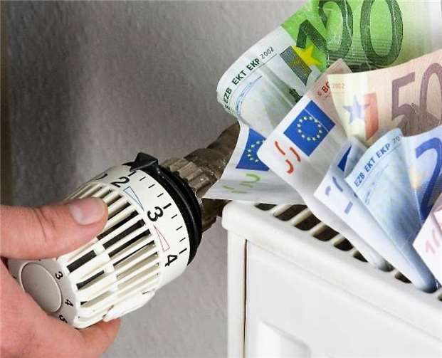 Steigende Heizkosten müssen nicht sein! Der qualifizierte SHK-Fachbetrieb informiert umfassend über mögliche Alternativen zur Öl- und Gasheizung. Bleser