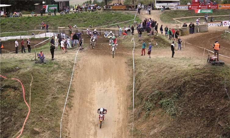 Steil hinab führt die Strecke nach einem der neun Tische.