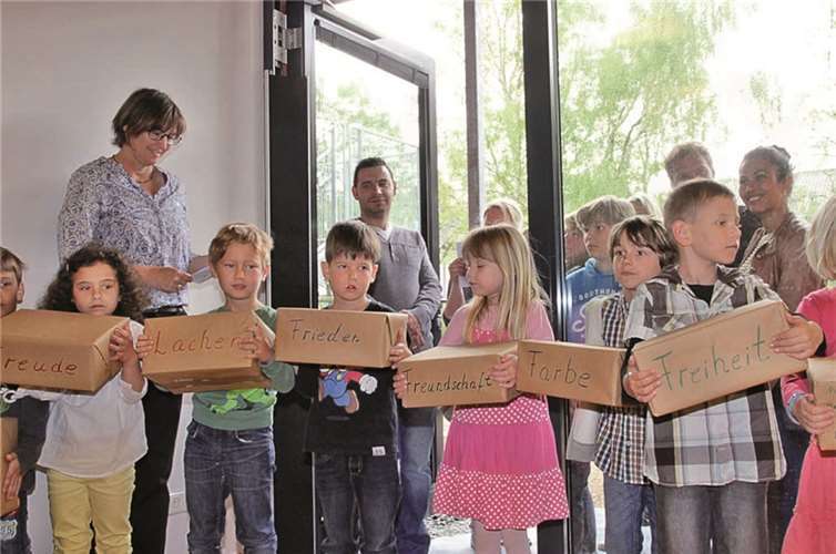 „Stein auf Stein, wir bauen die Zukunft nicht allein“, sangen und spielten die Kinder der Kita.Stein