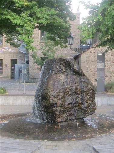 Steinbrunnen Zehnthofplatz in Odendorf © Verein Zehnthaus