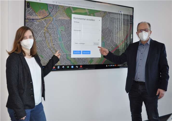 Stellen das Bürgerportal Meckenheim vor: Michaela Kempf vom Fachbereich Verkehr und Grünflächen sowie der Technische Beigeordnete Heinz-Peter Witt (von links).Foto:Stadt Meckenheim