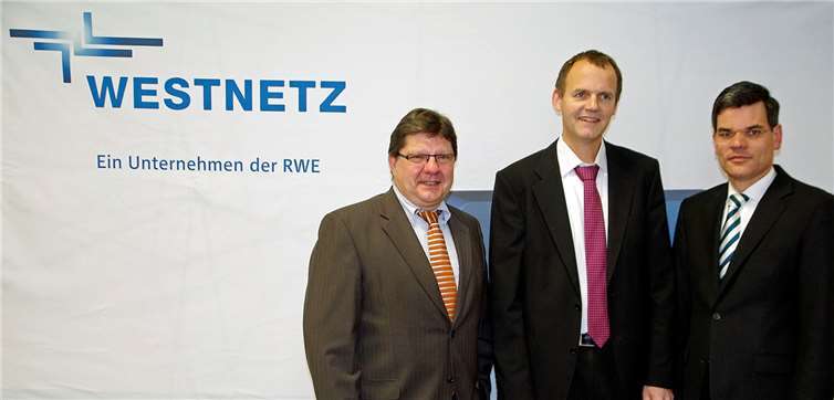 Stellten das neue Unternehmen Westnetz GmbH vor: (v.l.) Heinz Büchel, Thomas Hill (Leiter Regionalzentrum Rauschermühle), Gabriël Clemens. Foto:  WPA