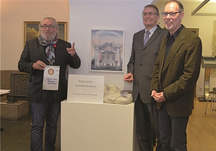 Stellten den Rotarischen Kunstförderpreis im Roentgen-Museum Neuwied vor (v.li.): Uwe Langnickel, Präsident des Rotary-Clubs Neuwied-Andernach, Landrat Rainer Kaul und Museumsdirektor Bernd Willscheid. privat