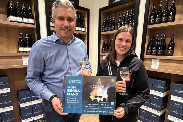 Stellten den exklusiven Abend „Wein.Genuss.Klang“ vor: Vivien Greber (l.) vom Weingut Brogsitter und Carola Welsch von der Ahrtal Marketing GmbH.