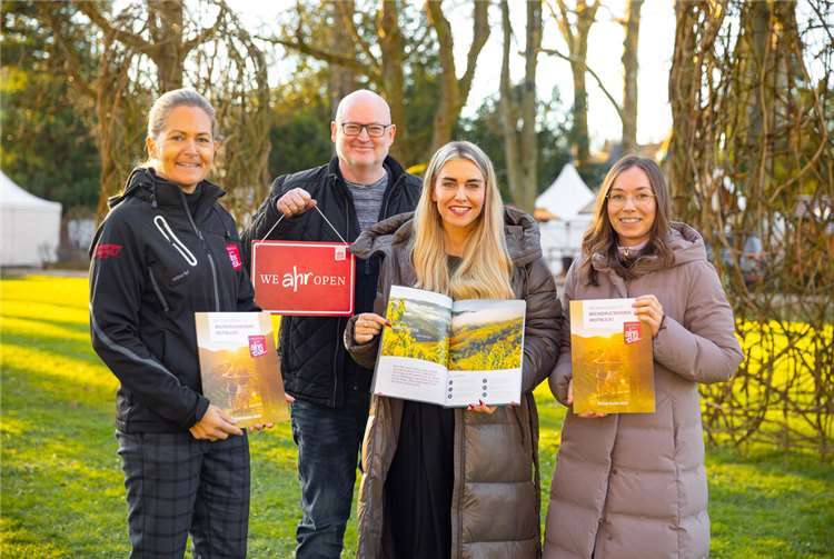 Stellten den neuen Ahrtal-Guide vor: (v.l.) Tourismus-Referentin Meike Carll, Geschäftsführer Andreas Lambeck, Katerina Geissler von der Tourist-Information und Projektkoordinatorin Natalie Peil aus dem Marketing-Team.  Foto: Max Harrus