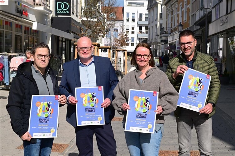 Stellten den neuen Feierabendmarkt Bad Neuenahr vor: (v.l.) Patrick Küpper (Gewerbegemeinschaft/GWG), Andreas Lambeck (Ahrtal Marketing GmbH), Ellen Tappe und Volker Danko (beide GWG).  Foto:Martin Gausmann